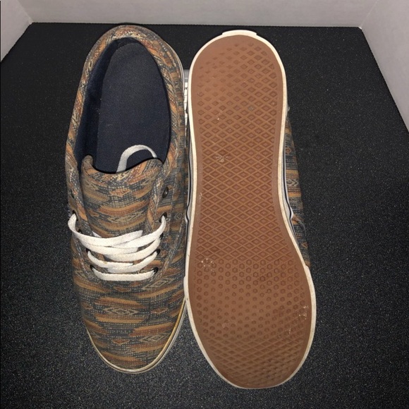 VANS Tribal Pattern Size 7 women’s - Picture 3 of 4